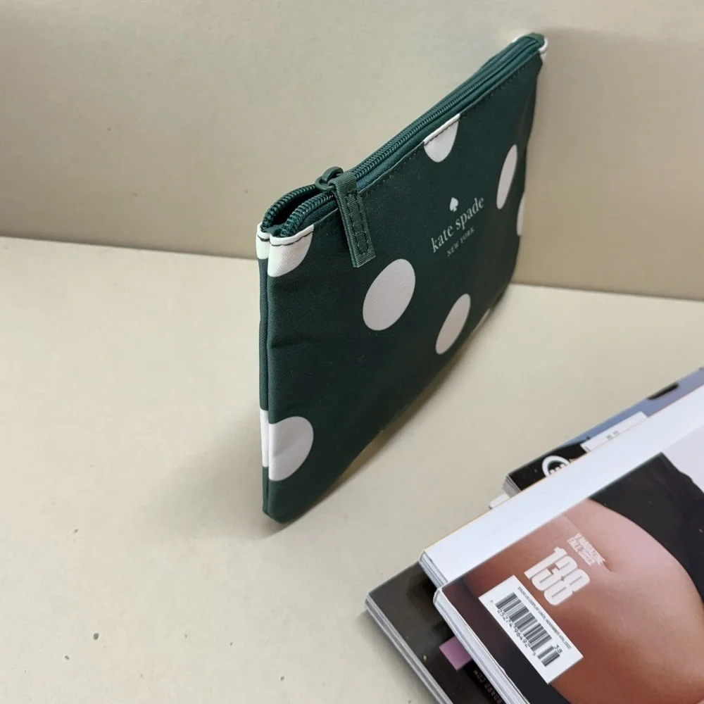 (new+tag) Kate Spade - Rare! 8” x 5.5” travel pouch (cosmetics) polka dot green